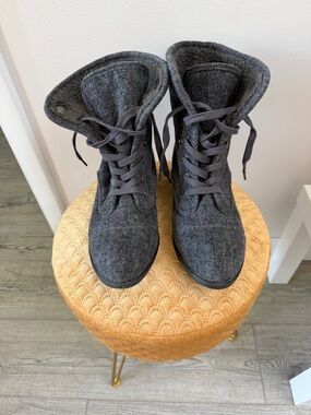 Blowfish Gray Herringbone Lace-Up Fold-over Wool Boots 🤯 THEY BEND AND SNAP ✨🫰💅